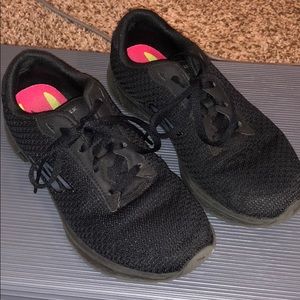 Woman’s Skechers go walk 4